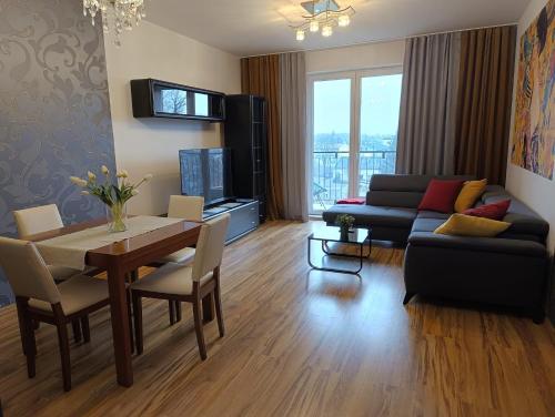 EUROPA22 "Hostel - prywatne 3 pokoje" lub "Apartament cały z 3 pokojami" - CENTRUM MIASTA Szybkie i Łatwe Zameldowanie 24h