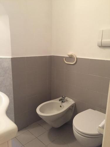 Natalia's 2-rooms cozy flat, only 10 min to Duomo, Милан (фото 11)