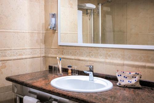 TUI BLUE Alcudia Pins - image 11