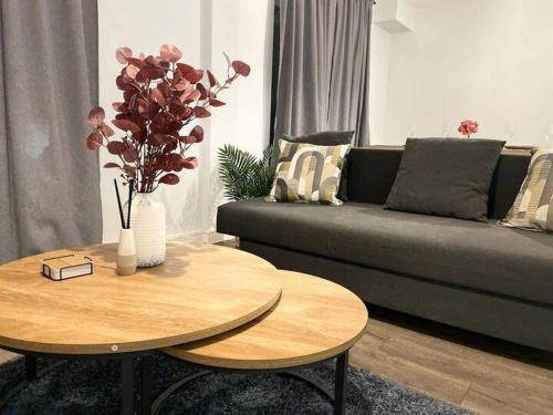 Stylish Retreat - Sleeps 6 Terrace-2Bedroom-PetsOK