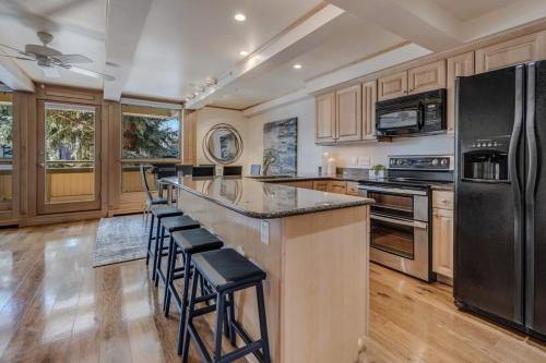 New Listing 2BR 2BA Condo - Mountain Views