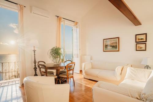 Elegance on the Sea - with wifi 200 meters from the sea