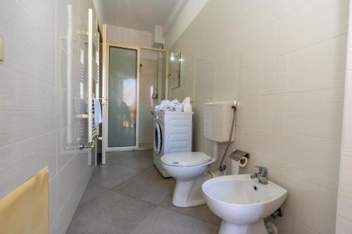 Quadruple Room image 10
