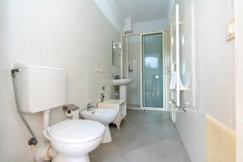 Double Room image 8