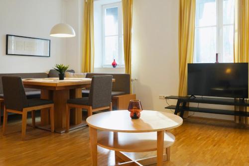 Wohnensemble mit 3 separaten Bereichen- 2 Küchen- 3 Badezimmer- 10 Personen- Garten- Parkplatz, Wolfsburg (fotografie 8)