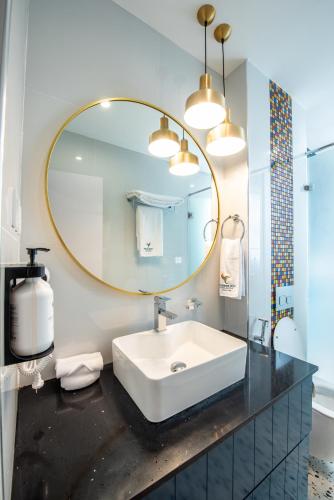 Kingfisher Nest Hotel Suites