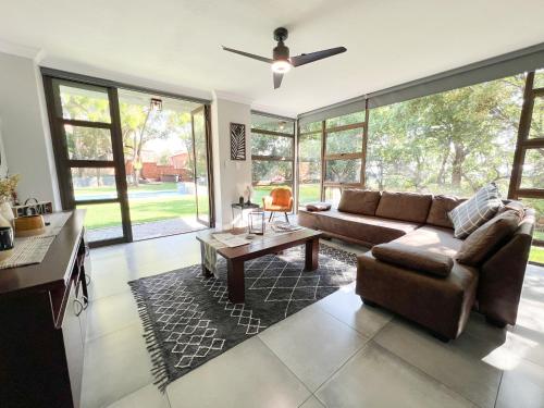 Afrique134 Baobab Tree Private Family Garden Suite – khách sạn tại Waterkloof