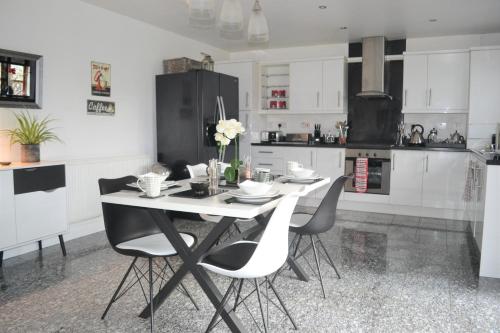 virtuve, Tryfan, Betws y Coed, Snowdonia, 2 En-suite bedrooms in Capel Garmon