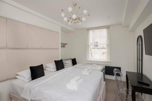 Luxury Home with Terrace in Central Bath Sleeps 10, Бат (фото 6)