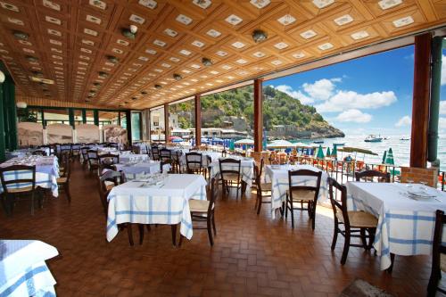 مطعم, Hotel La Certosa in ماسا لوبرينس