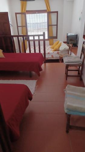1 double bed, 2 twin beds