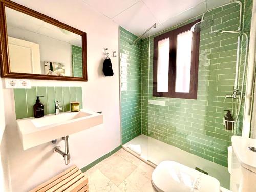 One-Bedroom Apartment image 7