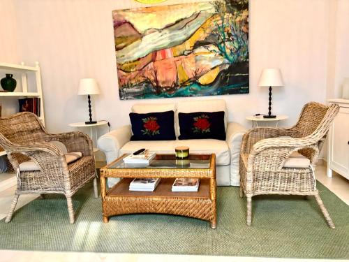 One-Bedroom Apartment image 2