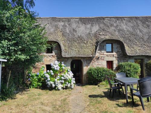 maison rénovée traditionnelle en chaume gîte à louer Brandérion