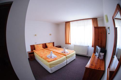 1 queen bed