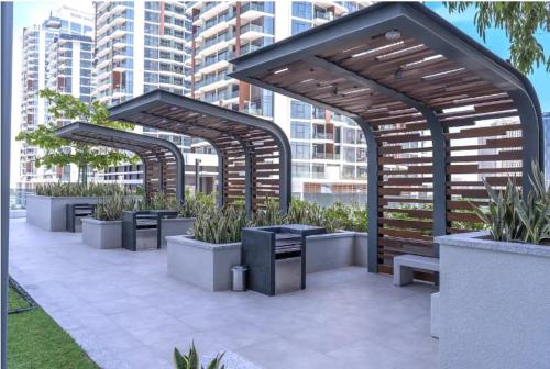 Vogue Al Wasl 1 Residence East - Stunning 24th Floor View of Glow Garden, Near Metro, with Easy Access to Sheikh Zayed Road & Dubai World Trade Centre, Dubaj (fotografie 4)