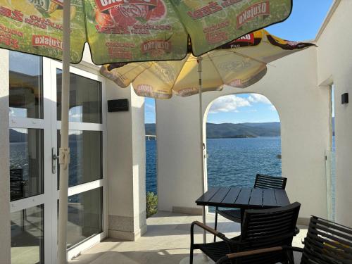 Olive Tree Apartment in Komarna