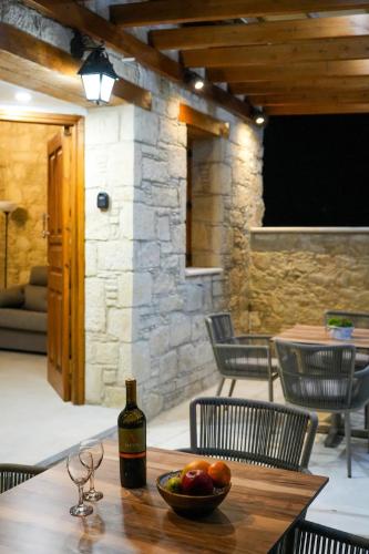 設施, Vouni Calais in 禾尤尼