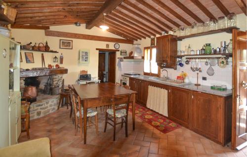 مطبخ, Amazing Home In Cortona in Poggioni