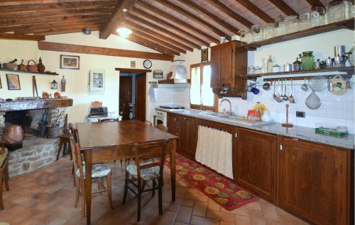 مطبخ, Amazing Home In Cortona in Poggioni
