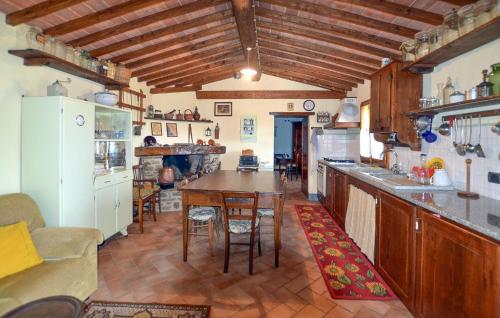 مطبخ, Amazing Home In Cortona in Poggioni
