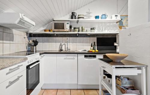 Kitchen, Three-Bedroom Holiday Home In Thisted in Norre Vorupor
