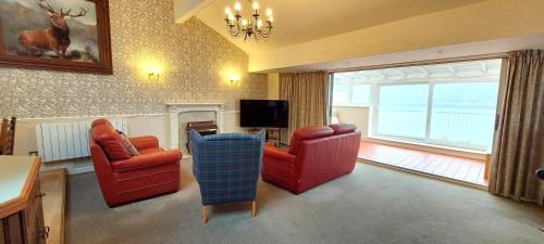 2 bedrooms, 4 beds