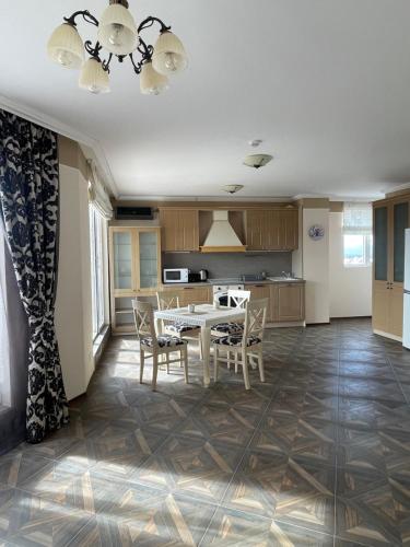 Penthouse Apartment image 9