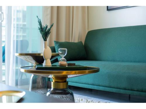 Luxury 1-Bedroom Apartment with Pool, Gym & Balcony in Business Bay, Дубай (фото 7)