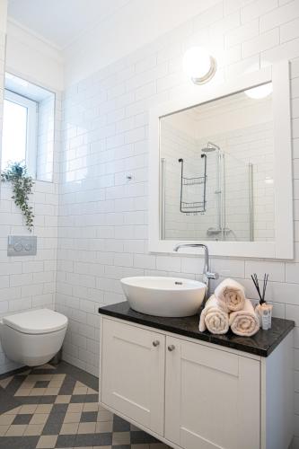Rentero Spacious Apartment near Prague Castle, Prague (photo 10)
