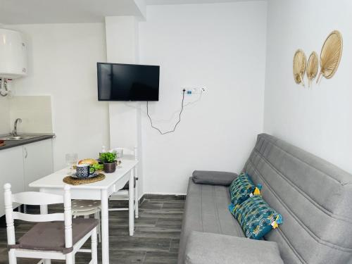 Apartamento Alboran en el centro de Nerja - image 3