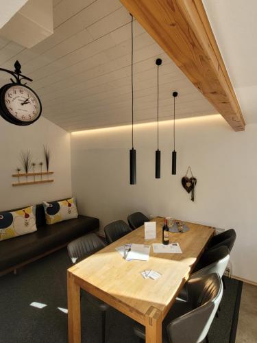 Haus Idili in กัลเกนุล