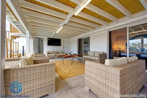 Villa élégante avec vue sur mer et montagne au Carbet - image 5