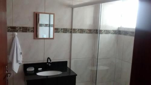 Pousada Ilha do Itacolomi Set in a prime location of Penha (Santa Catarina), Pousada Praia do Trapiche puts everything the city has to offer just outside your doorstep. The property features a wide range of facilities to make 