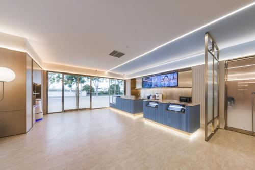 Hanting Hotel Shanghai International Tourism Zhong'an Road, Шанхай (фото 9)