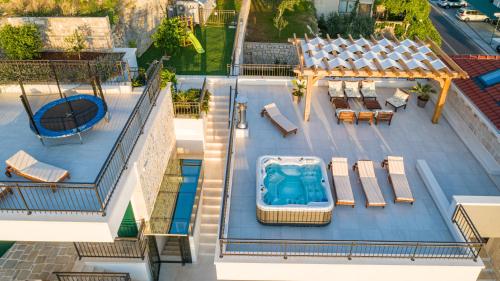 LUXE house near beach with pool,jacuzzi, sauna - Location, gîte - Jesenice