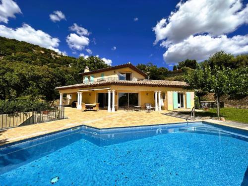Villa Marguerite pour 10 personnes avec climatisation et vue mer avec piscine privée et chauffée à La Londe-les-Maures