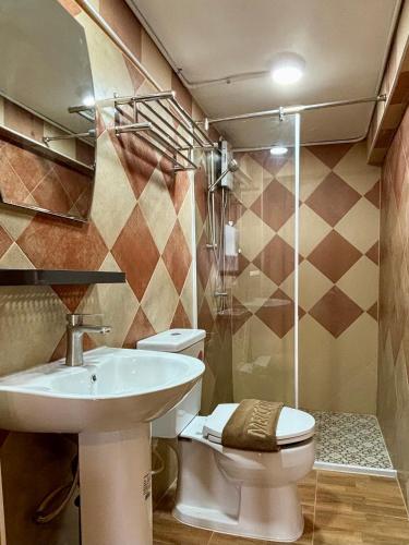 room detail thumbnail 2