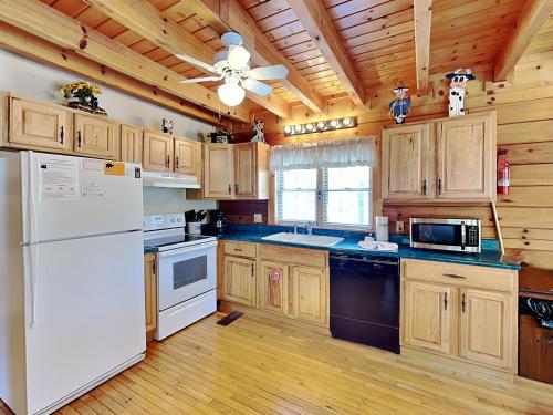 Cherished Memories 2 Bedrooms Sleeps 6 Jetted Tub Near Golf Course - image 19