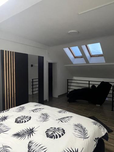 Central Duplex Apartment - image 4