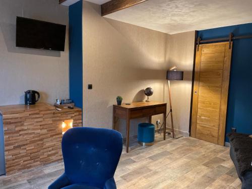 room detail thumbnail 1