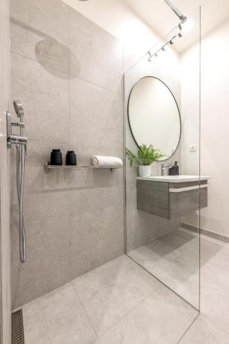 Sunny & Quiet studio in peaceful hood,metro access