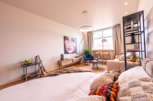 Sunny & Quiet studio in peaceful hood,metro access