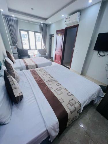 Van Nam Hotel by OnHotelRooms 2