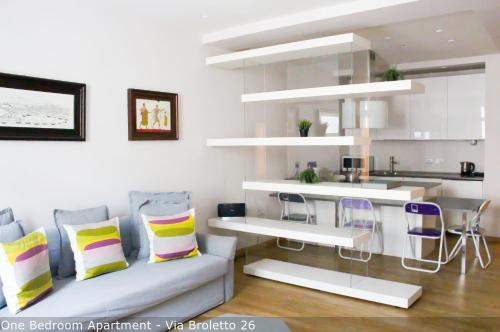 One Bedroom Apartment (Via Broletto 26) image 9