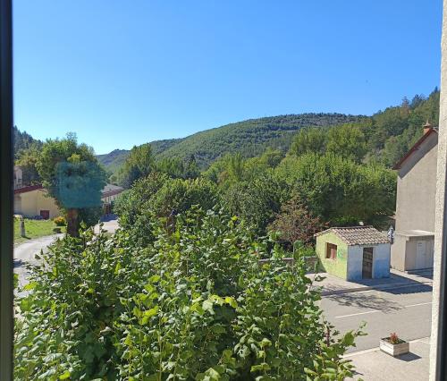 Apkārtne, Route 999 in Bez-et-Esparon