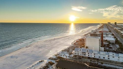 Beachfront - 2 Bedrooms - Big Screen TV, Gulf Shores (Foto 2)