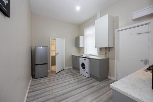 Modern 3BR Home Sleeps 7 Fast WiFi Perfect for Long Stays, Manchester (fotografie 10)