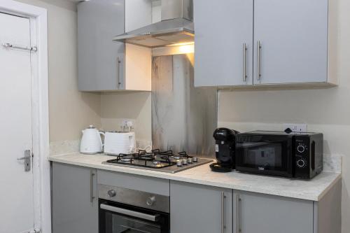 Modern 3BR Home Sleeps 7 Fast WiFi Perfect for Long Stays, Manchester (fotografie 5)