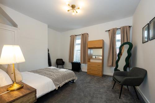 Modern 3BR Home Sleeps 7 Fast WiFi Perfect for Long Stays, Manchester (fotografie 8)